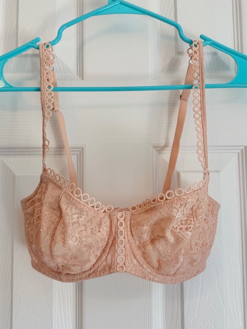 Victoria's Secret Nude Shimmer Lace Underwire Bra